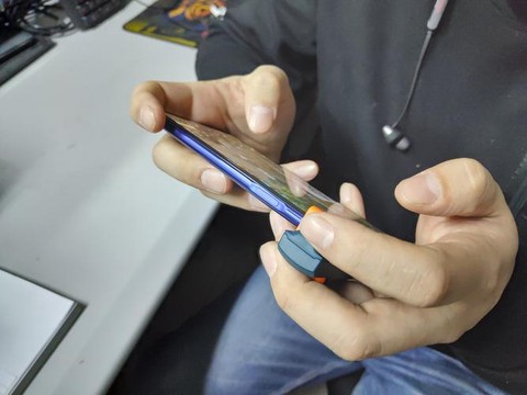 绝地求生如何切换连发[图2]