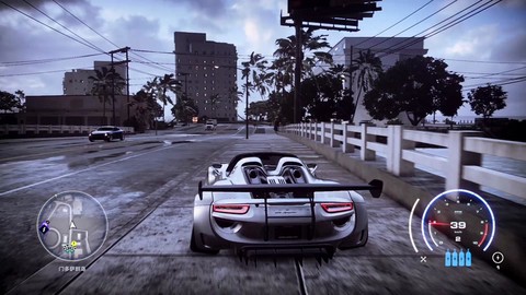 极品飞车21如何开灯