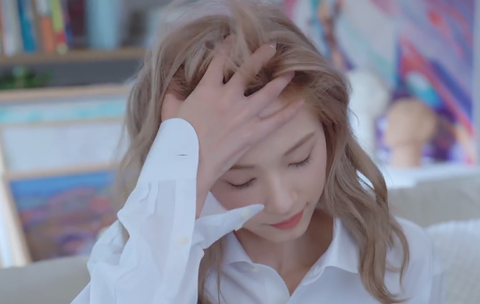 完蛋我被美女包围了[图2]