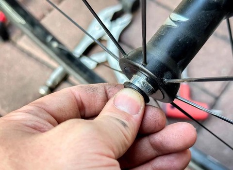 绝地求生怎么拆车轮[图2]