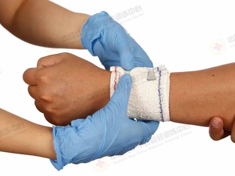 绝地逃亡怎么使用绷带[图2]