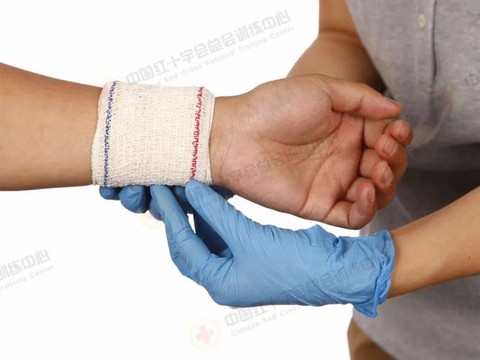 绝地逃亡怎么使用绷带[图2]