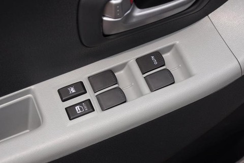 qq飞车小喷按什么键