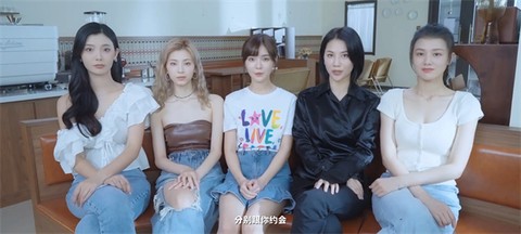 完蛋我被美女包围了[图1]