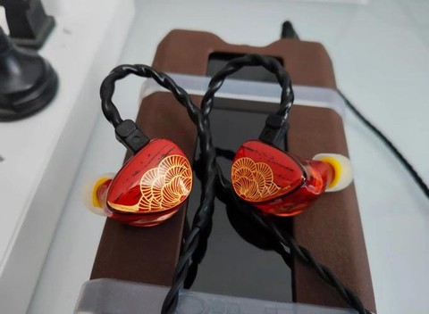 使命召唤用的什么耳机